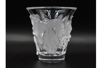 フランス　LALIQUE(ラリック)　ソミュール(SAUMUR)　高さ 約14cm　上品な雰囲気漂うフラワーベース　(R-084631)