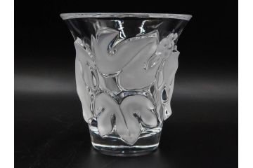フランス　LALIQUE(ラリック)　ソミュール(SAUMUR)　高さ 約14cm　上品な雰囲気漂うフラワーベース　(R-084631)