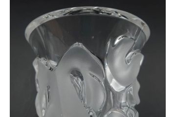 フランス　LALIQUE(ラリック)　ソミュール(SAUMUR)　高さ 約14cm　上品な雰囲気漂うフラワーベース　(R-084631)