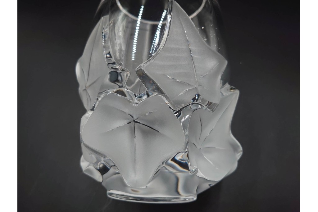 フランス　LALIQUE(ラリック)　ヘデラ(HEDERA)　高さ 約18cm　気品を感じるフラワーベース　(R-084632)