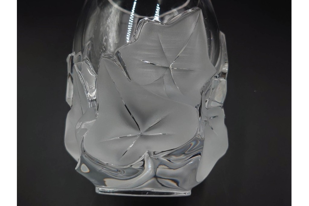フランス　LALIQUE(ラリック)　ヘデラ(HEDERA)　高さ 約18cm　気品を感じるフラワーベース　(R-084632)