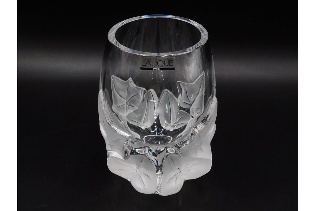 フランス　LALIQUE(ラリック)　ヘデラ(HEDERA)　高さ 約18cm　気品を感じるフラワーベース　(R-084632)