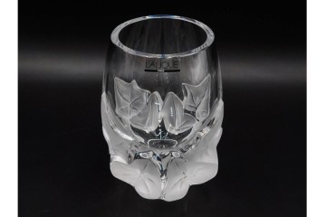 フランス　LALIQUE(ラリック)　ヘデラ(HEDERA)　高さ 約18cm　気品を感じるフラワーベース　(R-084632)