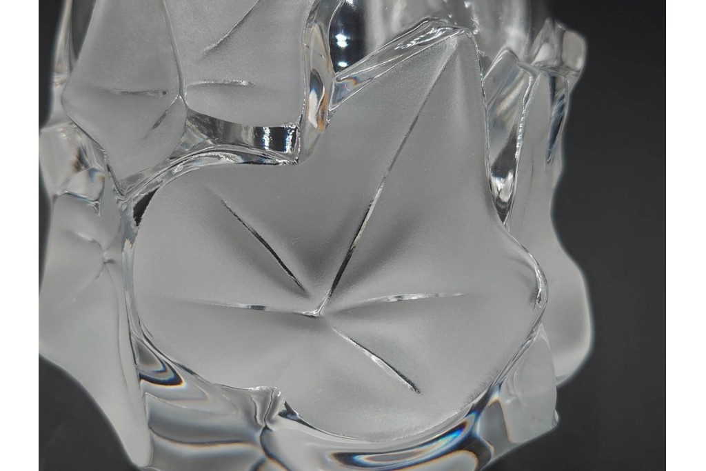 フランス　LALIQUE(ラリック)　ヘデラ(HEDERA)　高さ 約18cm　気品を感じるフラワーベース　(R-084632)