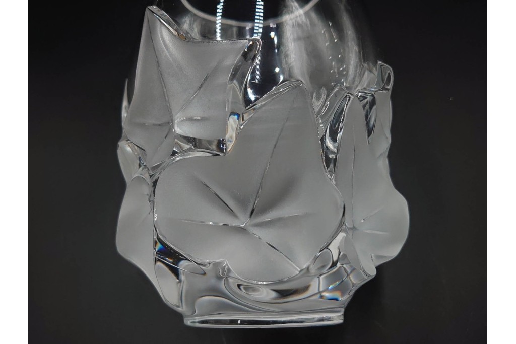 フランス　LALIQUE(ラリック)　ヘデラ(HEDERA)　高さ 約18cm　気品を感じるフラワーベース　(R-084632)