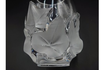 フランス　LALIQUE(ラリック)　ヘデラ(HEDERA)　高さ 約18cm　気品を感じるフラワーベース　(R-084632)