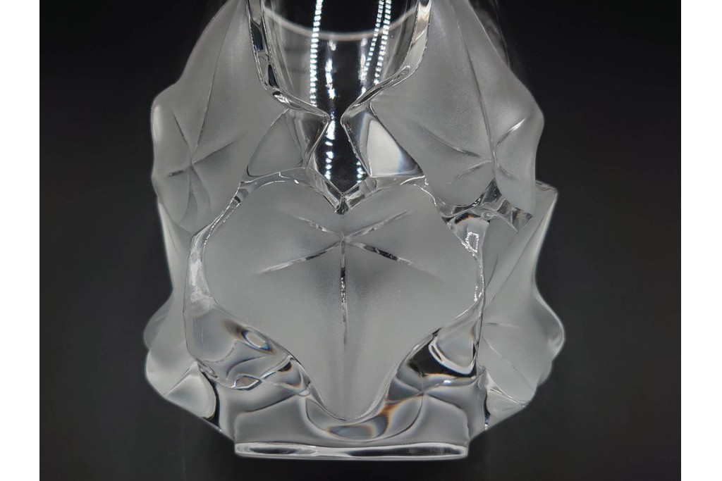 フランス　LALIQUE(ラリック)　ヘデラ(HEDERA)　高さ 約18cm　気品を感じるフラワーベース　(R-084632)