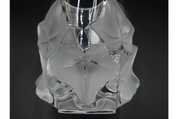 フランス　LALIQUE(ラリック)　ヘデラ(HEDERA)　高さ 約18cm　気品を感じるフラワーベース　(R-084632)