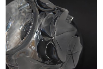 フランス　LALIQUE(ラリック)　ヘデラ(HEDERA)　高さ 約18cm　気品を感じるフラワーベース　(R-084632)