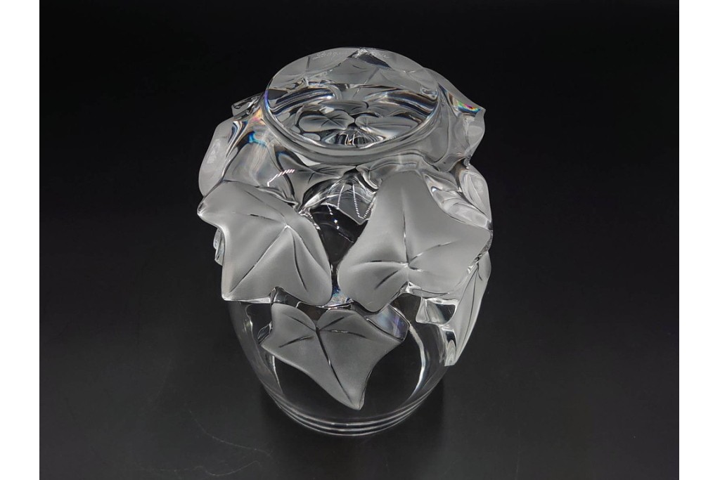 フランス　LALIQUE(ラリック)　ヘデラ(HEDERA)　高さ 約18cm　気品を感じるフラワーベース　(R-084632)