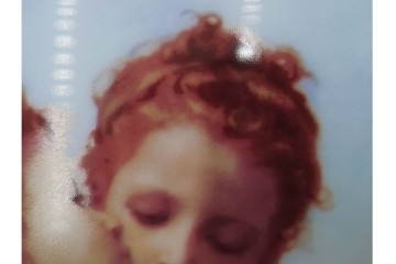 大倉陶園(OKURA、OAC)　「ファーストキス」　49/50　空間に温かみを添える陶板画　(R-084633)