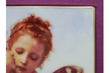 大倉陶園(OKURA、OAC)　「ファーストキス」　49/50　空間に温かみを添える陶板画　(R-084633)