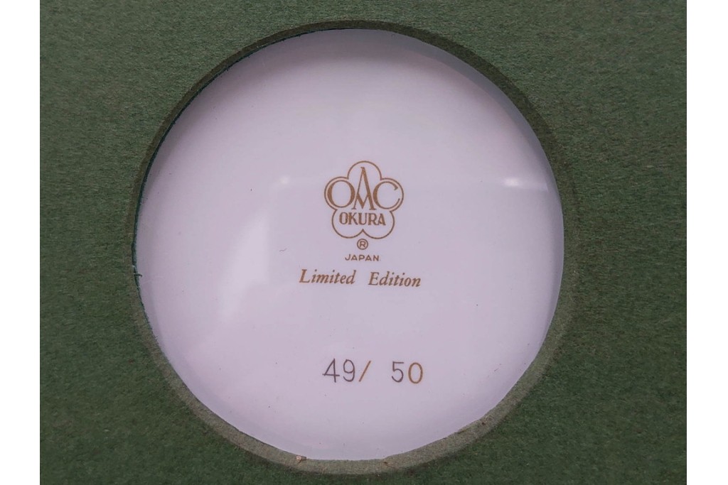 大倉陶園(OKURA、OAC)　「ファーストキス」　49/50　空間に温かみを添える陶板画　(R-084633)