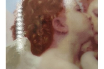 大倉陶園(OKURA、OAC)　「ファーストキス」　49/50　空間に温かみを添える陶板画　(R-084633)