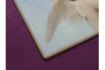 大倉陶園(OKURA、OAC)　「ファーストキス」　49/50　空間に温かみを添える陶板画　(R-084633)