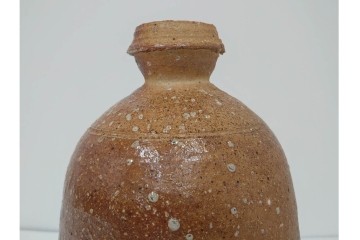 滋賀県指定無形文化財　四代 上田直方　信楽焼　高さ 約30cm　温かみのある風合いが魅力の花瓶　(R-084634)