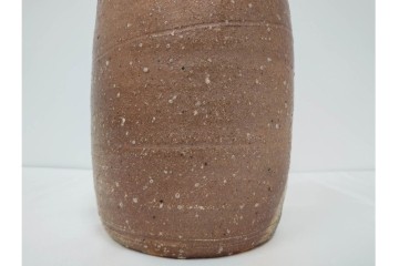 滋賀県指定無形文化財　四代 上田直方　信楽焼　高さ 約30cm　温かみのある風合いが魅力の花瓶　(R-084634)