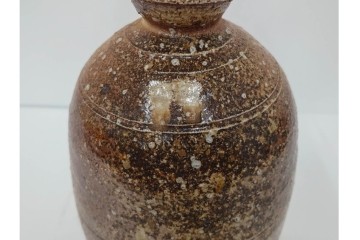 滋賀県指定無形文化財　四代 上田直方　信楽焼　高さ 約30cm　温かみのある風合いが魅力の花瓶　(R-084634)