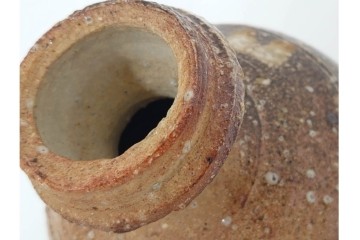 滋賀県指定無形文化財　四代 上田直方　信楽焼　高さ 約30cm　温かみのある風合いが魅力の花瓶　(R-084634)