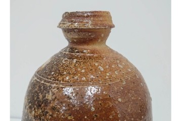 滋賀県指定無形文化財　四代 上田直方　信楽焼　高さ 約30cm　温かみのある風合いが魅力の花瓶　(R-084634)