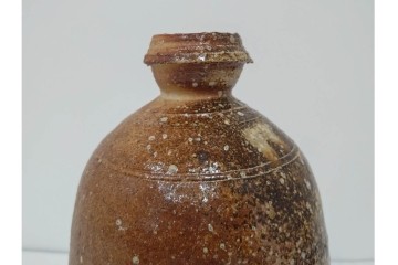 滋賀県指定無形文化財　四代 上田直方　信楽焼　高さ 約30cm　温かみのある風合いが魅力の花瓶　(R-084634)