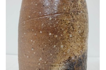 滋賀県指定無形文化財　四代 上田直方　信楽焼　高さ 約30cm　温かみのある風合いが魅力の花瓶　(R-084634)