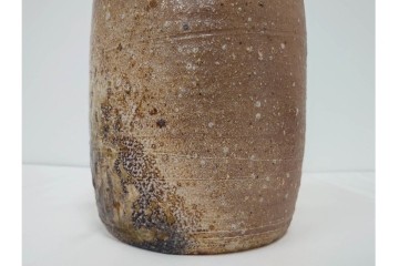 滋賀県指定無形文化財　四代 上田直方　信楽焼　高さ 約30cm　温かみのある風合いが魅力の花瓶　(R-084634)