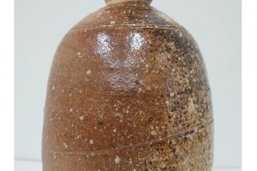 滋賀県指定無形文化財　四代 上田直方　信楽焼　高さ 約30cm　温かみのある風合いが魅力の花瓶　(R-084634)