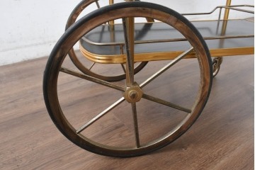 イギリスビンテージ　老舗家具ブランド　ピルキントン(PILKINGTON)　大きな車輪が印象的でクラシカルな雰囲気漂うキッチンカート　(R-084641)
