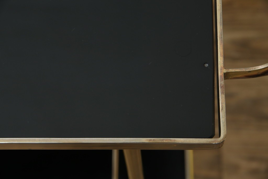 イギリスヴィンテージ　老舗家具ブランド　ピルキントン(PILKINGTON)　大きな車輪が印象的でクラシカルな雰囲気漂うキッチンカート　(R-084641)