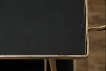 イギリスヴィンテージ　老舗家具ブランド　ピルキントン(PILKINGTON)　大きな車輪が印象的でクラシカルな雰囲気漂うキッチンカート　(R-084641)