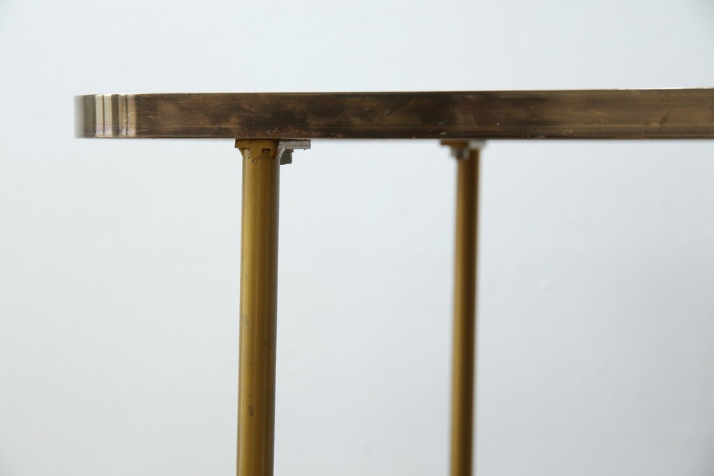 イギリスヴィンテージ　老舗家具ブランド　ピルキントン(PILKINGTON)　大きな車輪が印象的でクラシカルな雰囲気漂うキッチンカート　(R-084641)