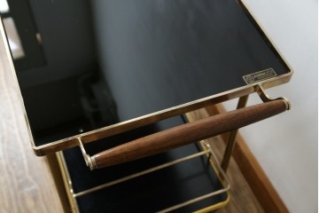 イギリスヴィンテージ　老舗家具ブランド　ピルキントン(PILKINGTON)　大きな車輪が印象的でクラシカルな雰囲気漂うキッチンカート　(R-084641)