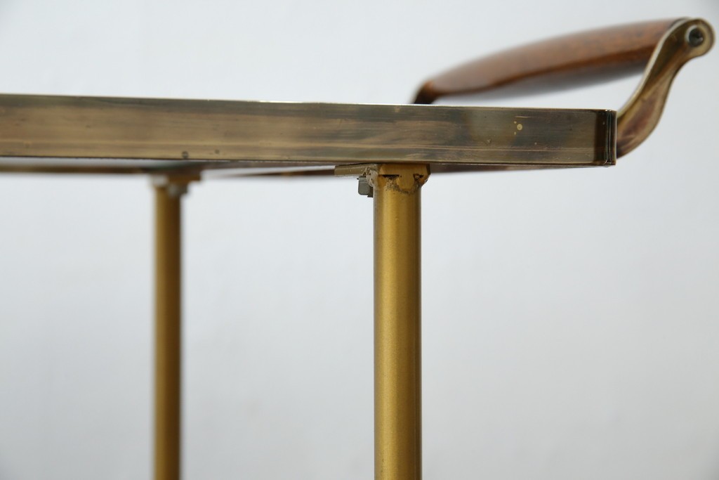 イギリスヴィンテージ　老舗家具ブランド　ピルキントン(PILKINGTON)　大きな車輪が印象的でクラシカルな雰囲気漂うキッチンカート　(R-084641)