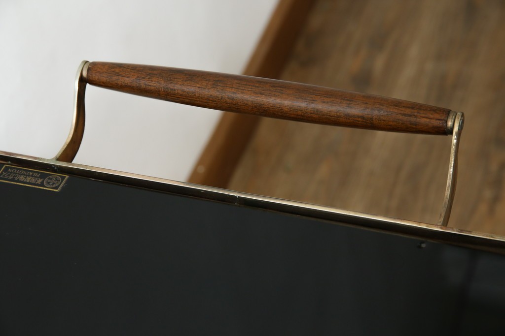 イギリスヴィンテージ　老舗家具ブランド　ピルキントン(PILKINGTON)　大きな車輪が印象的でクラシカルな雰囲気漂うキッチンカート　(R-084641)