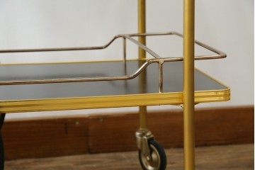 イギリスヴィンテージ　老舗家具ブランド　ピルキントン(PILKINGTON)　大きな車輪が印象的でクラシカルな雰囲気漂うキッチンカート　(R-084641)