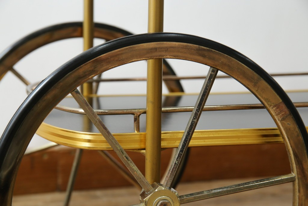 イギリスヴィンテージ　老舗家具ブランド　ピルキントン(PILKINGTON)　大きな車輪が印象的でクラシカルな雰囲気漂うキッチンカート　(R-084641)