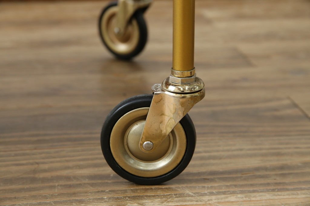 イギリスヴィンテージ　老舗家具ブランド　ピルキントン(PILKINGTON)　大きな車輪が印象的でクラシカルな雰囲気漂うキッチンカート　(R-084641)