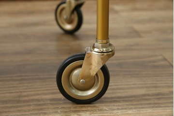 イギリスヴィンテージ　老舗家具ブランド　ピルキントン(PILKINGTON)　大きな車輪が印象的でクラシカルな雰囲気漂うキッチンカート　(R-084641)