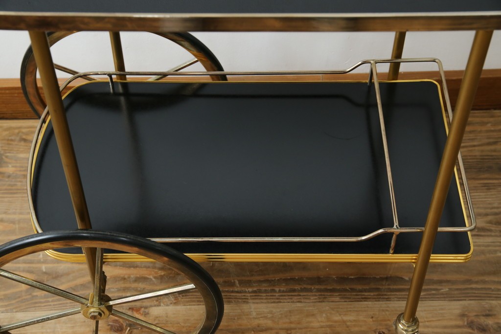 イギリスヴィンテージ　老舗家具ブランド　ピルキントン(PILKINGTON)　大きな車輪が印象的でクラシカルな雰囲気漂うキッチンカート　(R-084641)