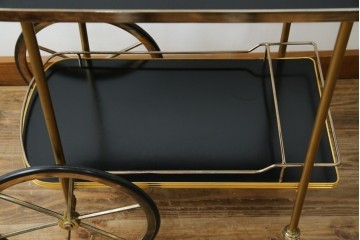 イギリスヴィンテージ　老舗家具ブランド　ピルキントン(PILKINGTON)　大きな車輪が印象的でクラシカルな雰囲気漂うキッチンカート　(R-084641)