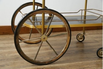 イギリスヴィンテージ　老舗家具ブランド　ピルキントン(PILKINGTON)　大きな車輪が印象的でクラシカルな雰囲気漂うキッチンカート　(R-084641)