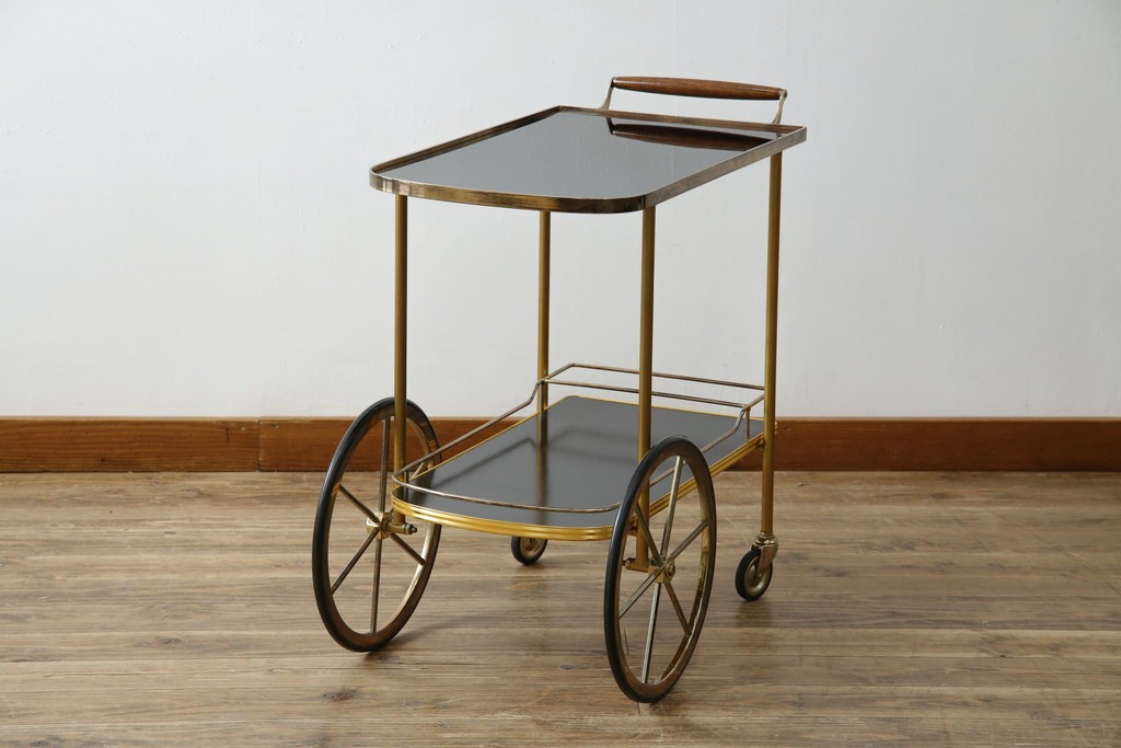 イギリスヴィンテージ　老舗家具ブランド　ピルキントン(PILKINGTON)　大きな車輪が印象的でクラシカルな雰囲気漂うキッチンカート　(R-084641)