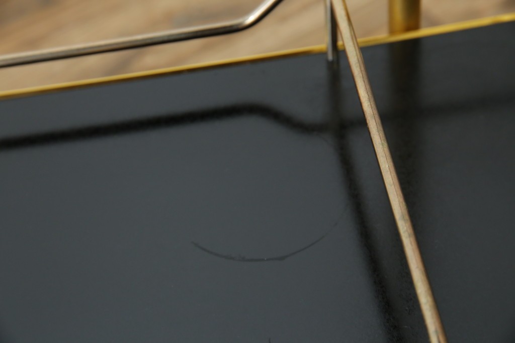 イギリスヴィンテージ　老舗家具ブランド　ピルキントン(PILKINGTON)　大きな車輪が印象的でクラシカルな雰囲気漂うキッチンカート　(R-084641)