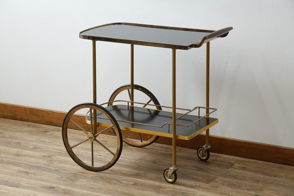 イギリスヴィンテージ　老舗家具ブランド　ピルキントン(PILKINGTON)　大きな車輪が印象的でクラシカルな雰囲気漂うキッチンカート　(R-084641)