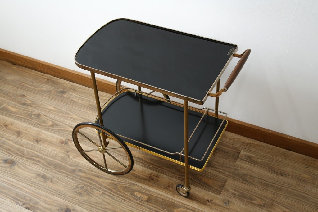 イギリスヴィンテージ　老舗家具ブランド　ピルキントン(PILKINGTON)　大きな車輪が印象的でクラシカルな雰囲気漂うキッチンカート　(R-084641)