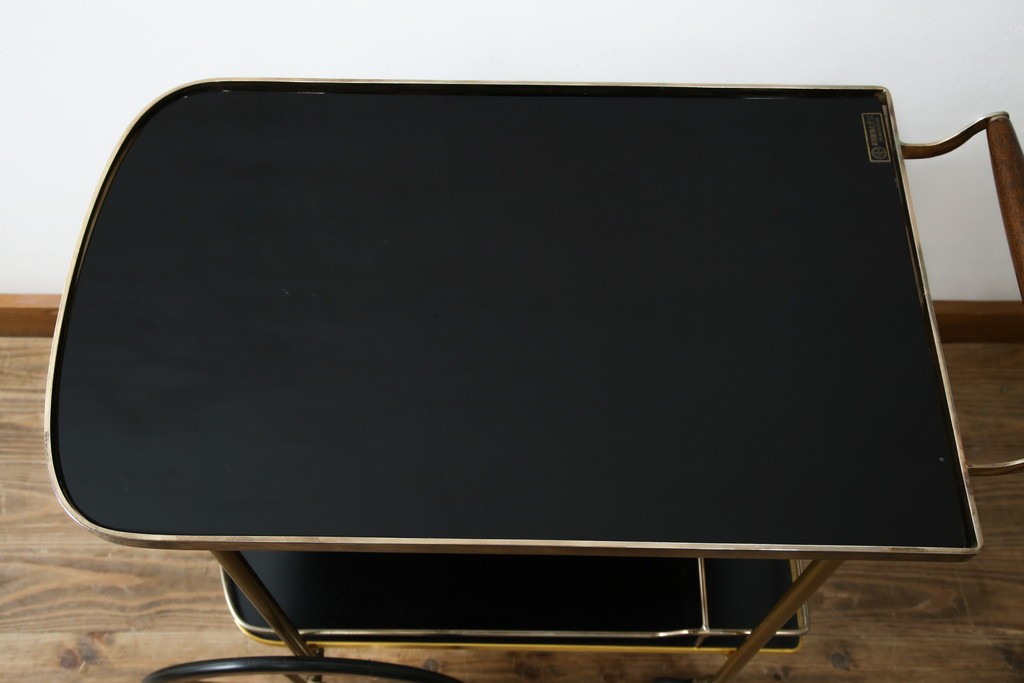 イギリスヴィンテージ　老舗家具ブランド　ピルキントン(PILKINGTON)　大きな車輪が印象的でクラシカルな雰囲気漂うキッチンカート　(R-084641)