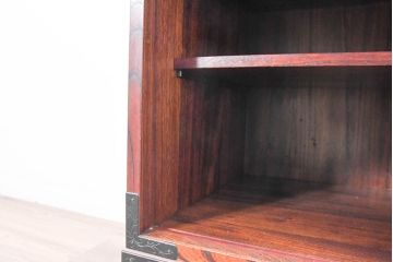 中古　美品　希少!!　岩谷堂箪笥　特注の無垢材モデル　通産大臣指定　伝統工芸品認定品　職人が魅せる手打ち金具とワンランク上の風格と存在感が魅力の小箪笥(収納箪笥、引き出し)(定価推定約100万円以上)(R-084642)