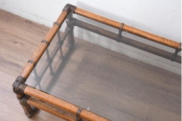 中古　横浜ダニエル取り扱い　輸入品　インテリアを格上げするスモークガラストップのローテーブル　(R-084643)