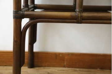 和製ヴィンテージ　美品　希少モデル　maruni(マルニ木工)　オールドマルニ　ラタン　スモークガラストップ　くつろぎ空間にぴったりのサイドテーブル　(R-084644)